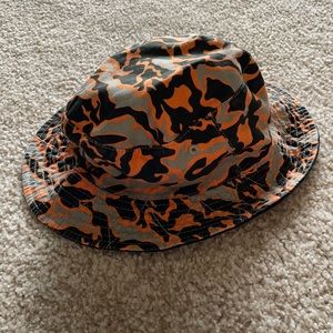 Reversible bucket hat orange and black camo - M